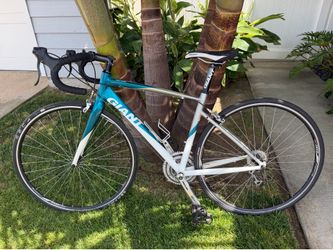 Giant Avail Women’s Road Bike- Great Condition
