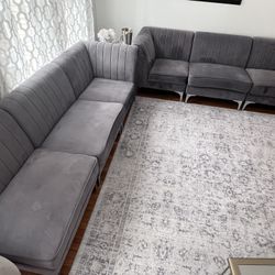 Modern Gray Sectional Sofa In Excellent Condition 