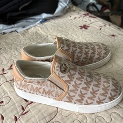 Michael Kors Girl’s Shoes Size 1. $20.00