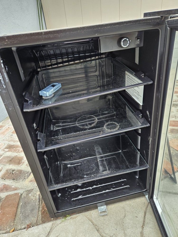 Bar Or Dorm Refrigerator