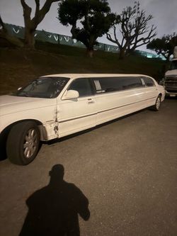 White super Stretch Limousine new engine and everything works