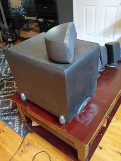 Klipsch surround sound speakers with subwoofer
