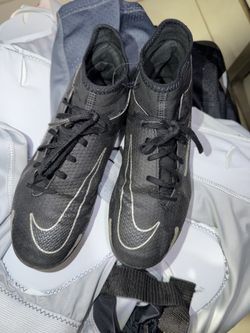 Boys cleats size 5