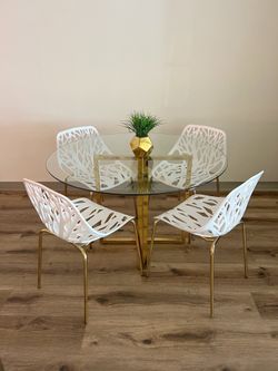 Deal on this table and chairs set