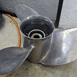 Yamaha Right Turn SS Prop 17 Pitch
