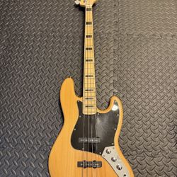 Squier Classic vibe Bass