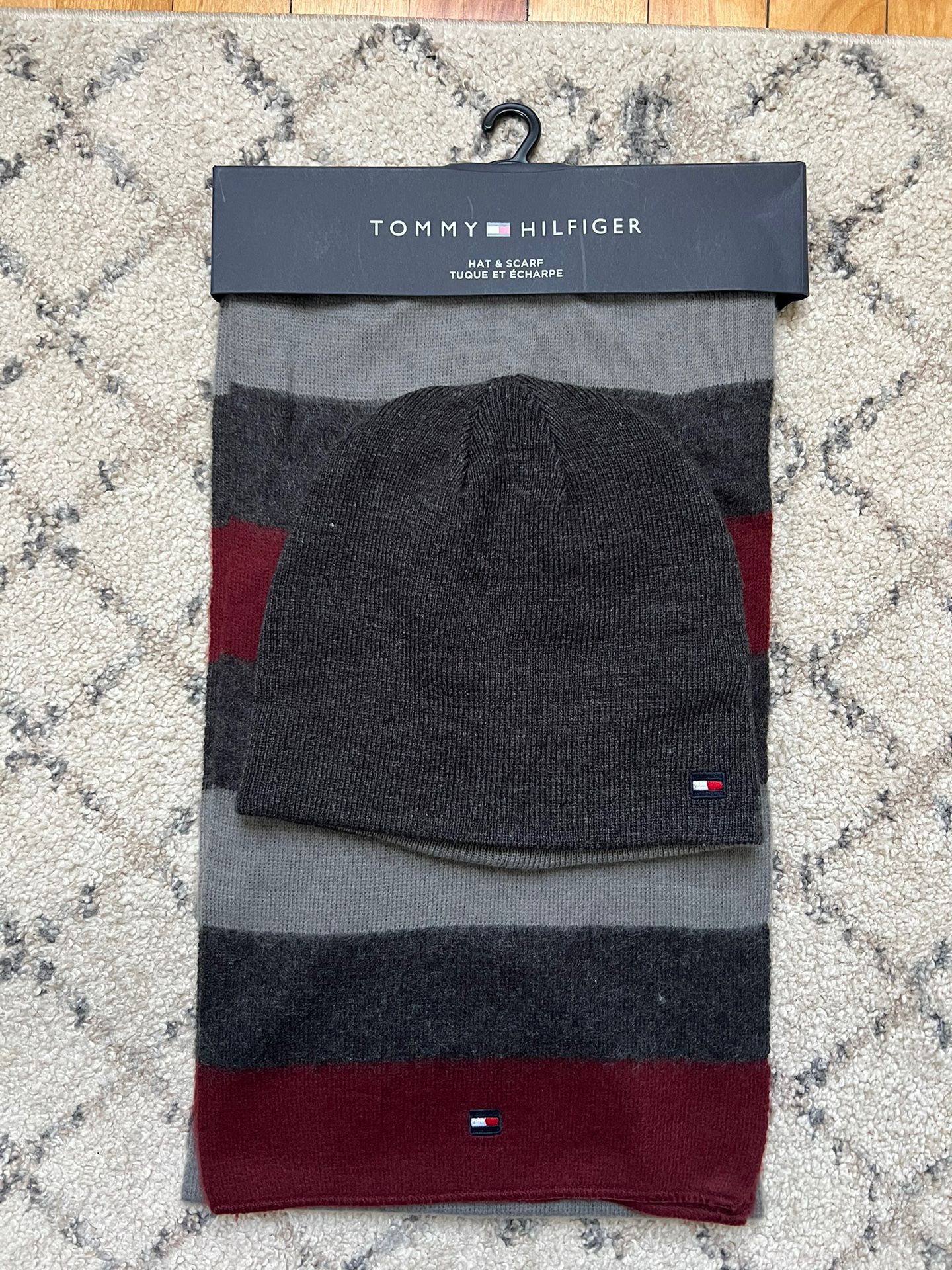 TOMMY HILFIGER BRAND NEW SCARF & BEANIE