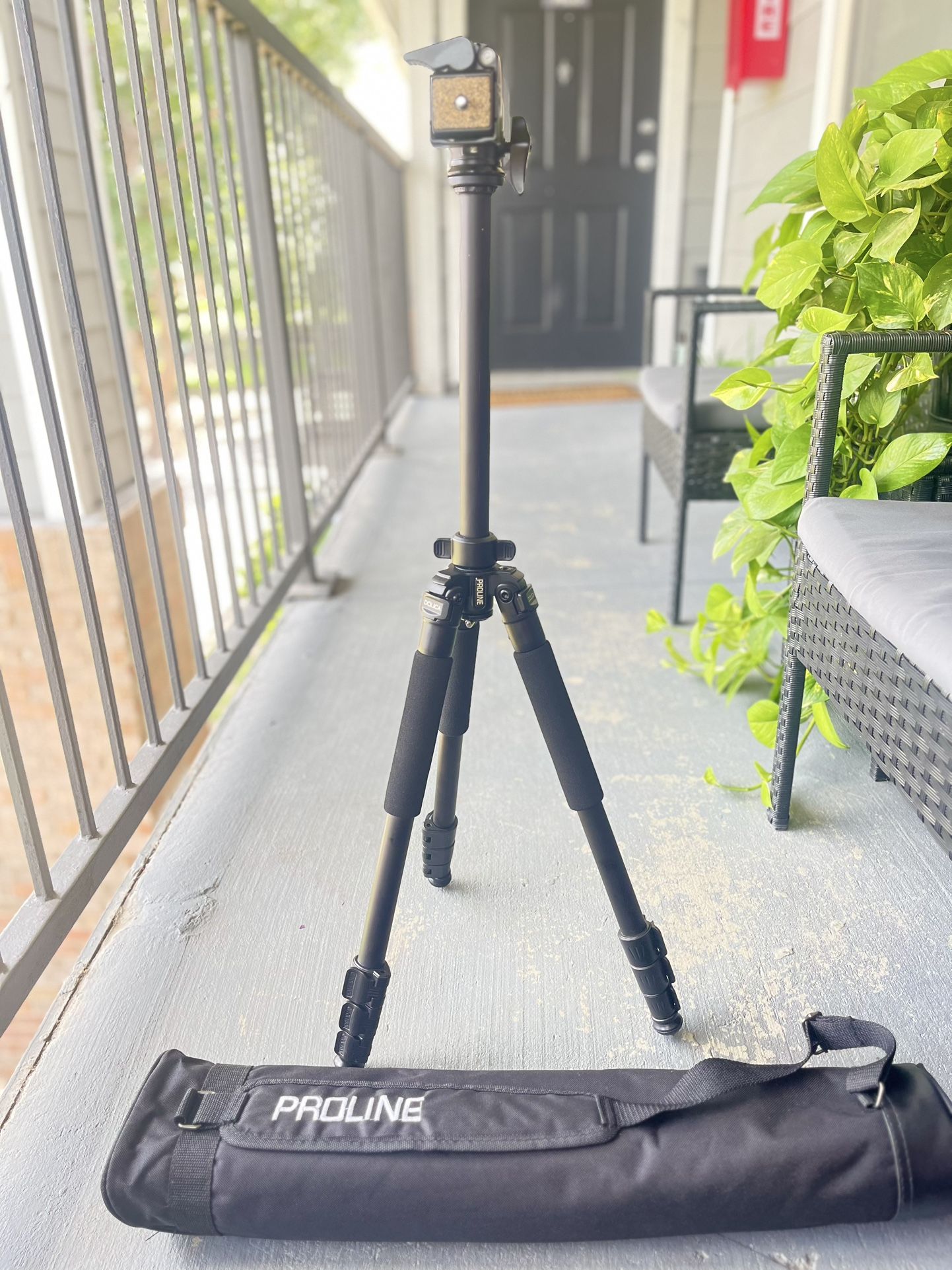 Proline Tripod Dolica with Carrying Case