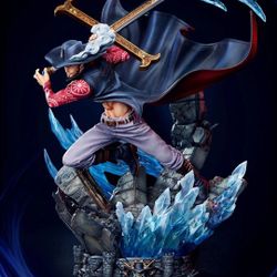 Dracule Mihawk Statue