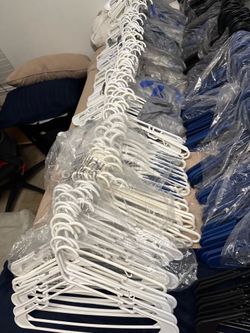 🧥 921 Plastic Hangers for Sale – $120 OBO 🧥