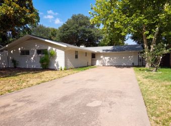 Unit 725 Ridgecrest Dr | 4 bd | 2.5 ba | 2732 sqft