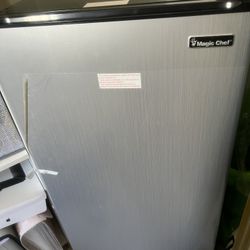 Magic Chef Mini Fridge 