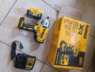 DEWALT
20V MAX Lithium-Ion Cordless 1/2 in. Impact Wrench Kit