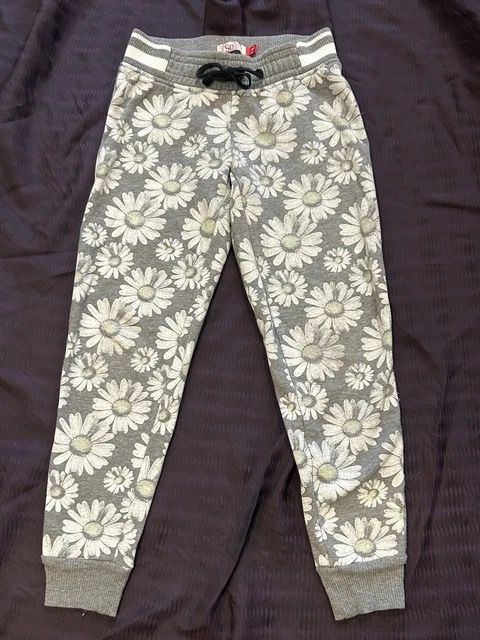 SO Girl's 7/8 Gray Daisies Floral Design Elastic Waistband Joggers