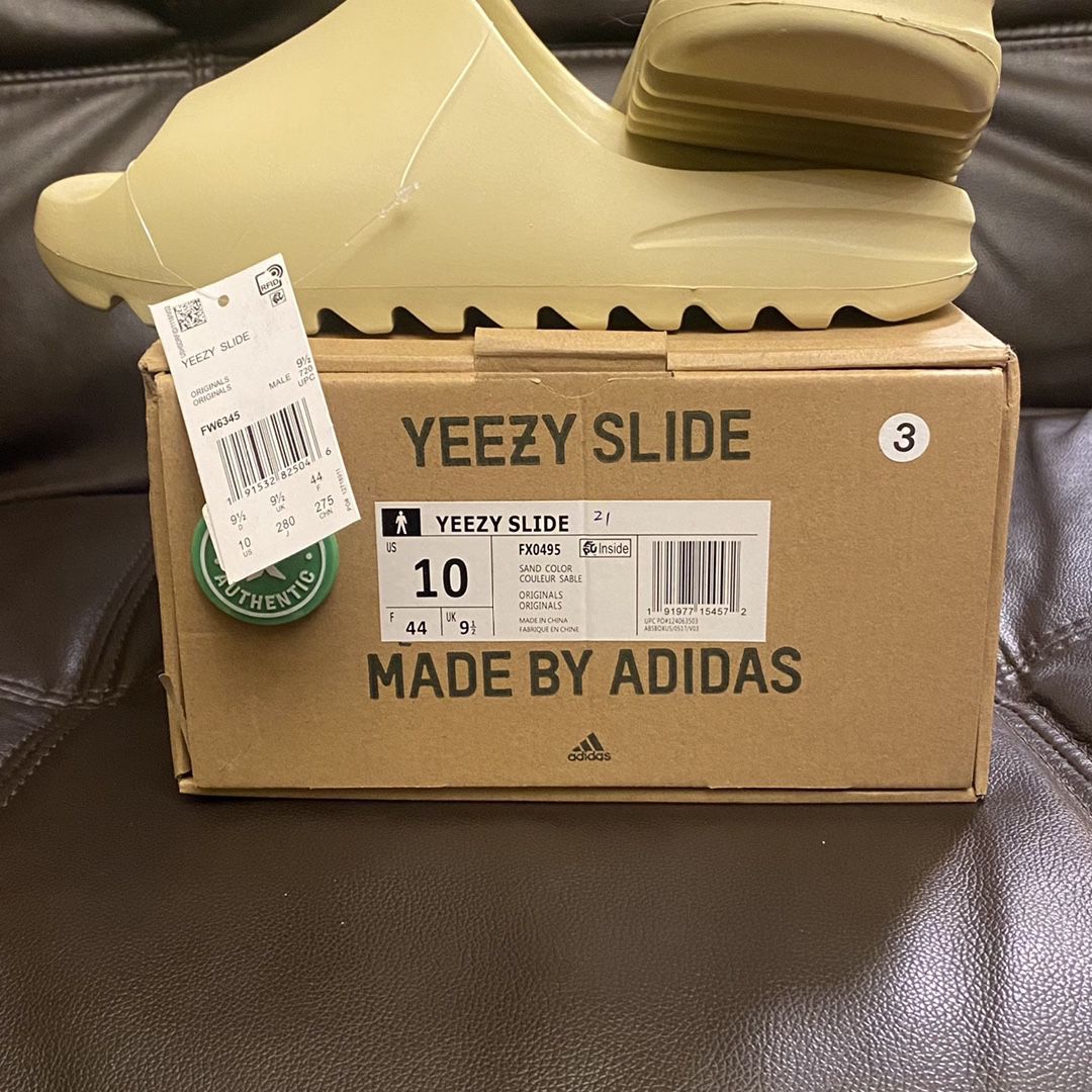 Yeezy Slides Size 12 Men for Sale in Los Angeles, CA - OfferUp