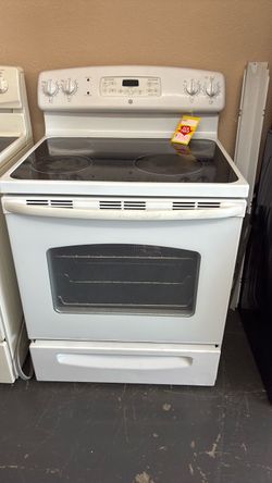Me new GE stove electric glass range