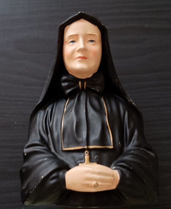 Vintage "Artmark Brand" Nun Vase. Medium Size. Rare.