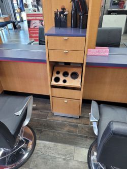 Hairstylist station (5 available)