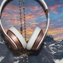 Beats Solo 3 USED TWICE ADULT OWNER 