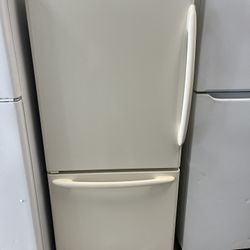 Maytag® 18.6 CU. FT. Bottom Freezer REFRIGERATOR Bisque 
