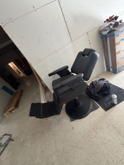 BARBER CHAIR $750