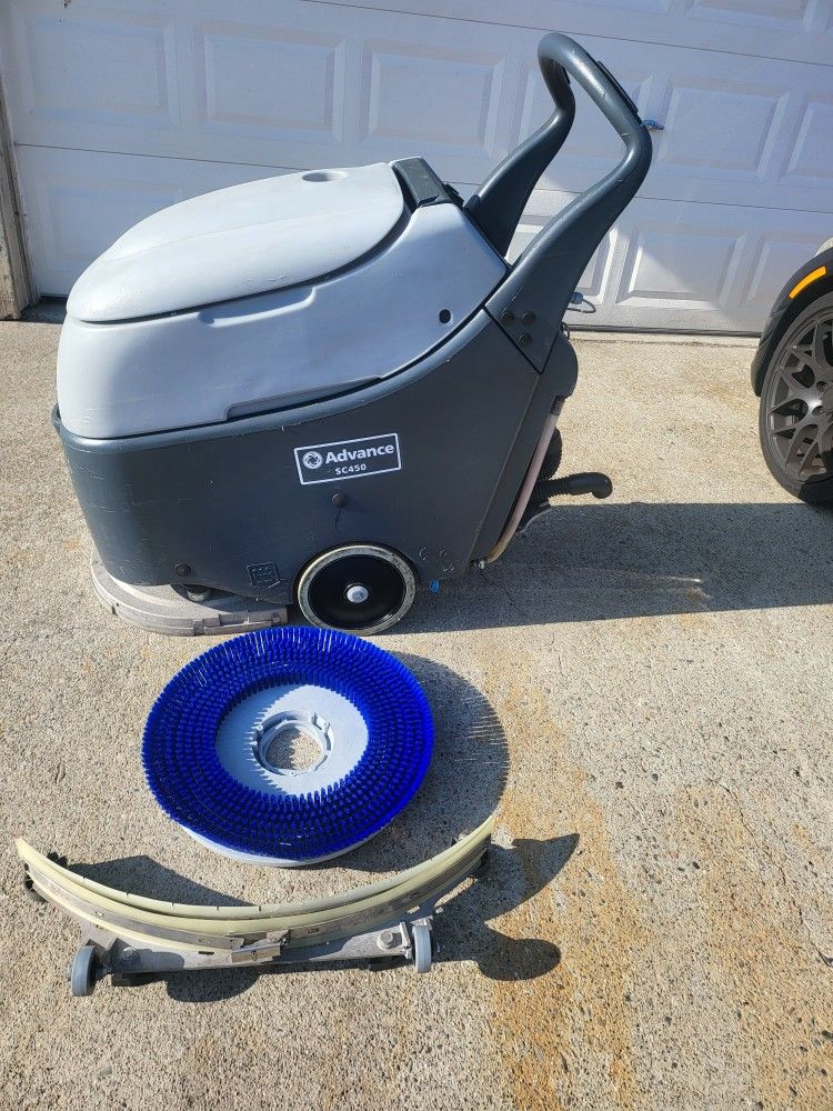 Floor Scrubber Machine.ADVANCE 20" Batt.opert.DEL.HABLO ESP.