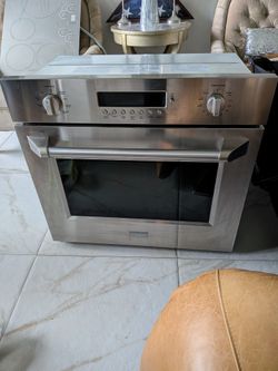 Monogram zet1phss 30 Inch Pro-Style Electronic Convection Single Wall Oven
