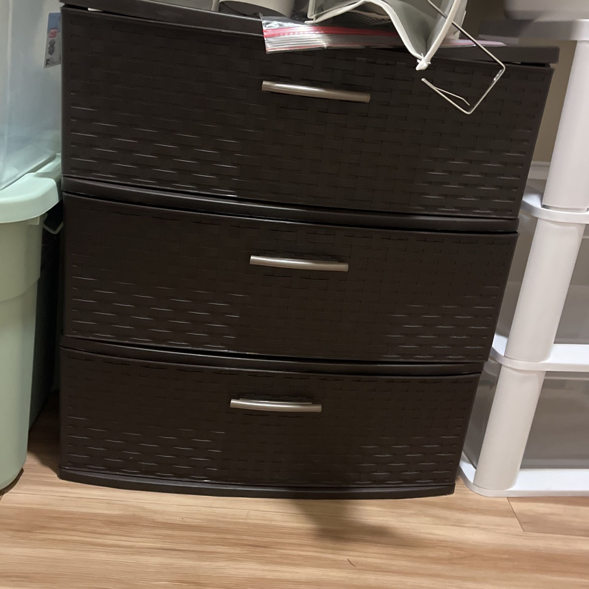 FREE DRESSER - MUST PICKUP TODAY