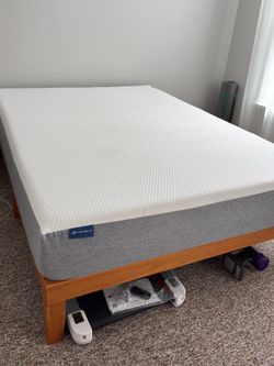 Full Size Wooden Bed Frame & Memory Foam Mattress