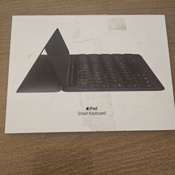 Apple Smart Keyboard – iPad (7th/8th/9th Gen, Air 3, Pro 10.5”)