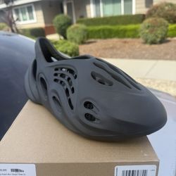 Yeezy Slides “Onyx”