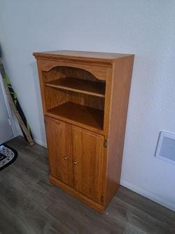 Wood Cabinet - med. size- very good condition