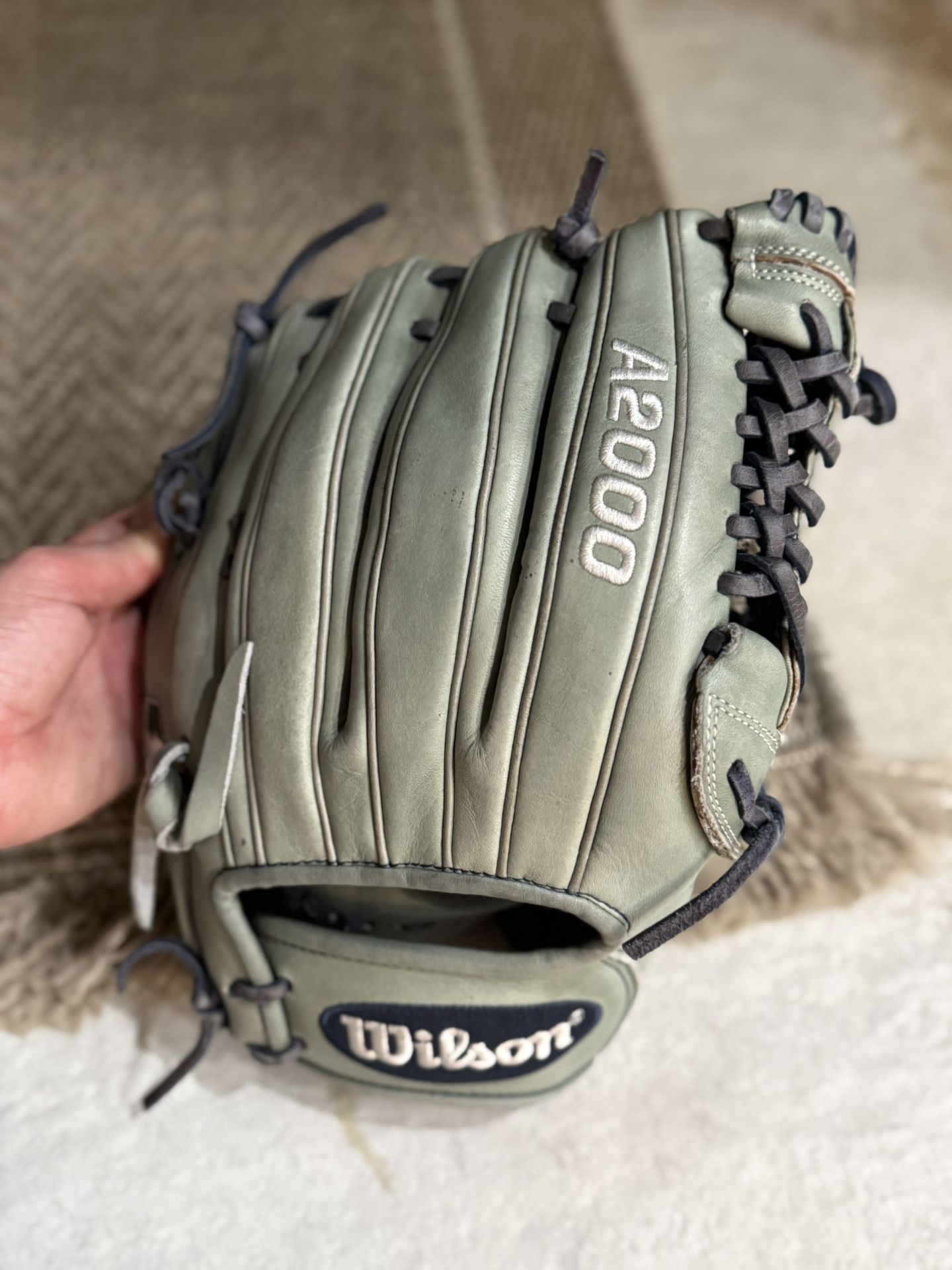 Wilson A2000 Used Baseball Glove