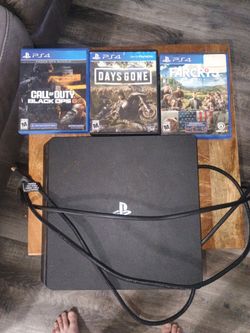 PS4 500 G 5 years old , 3 games
