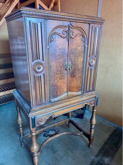 Antique 1929–1930 Majestic Floor Radio