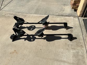 Yakima roof rack with kayak mount and locks