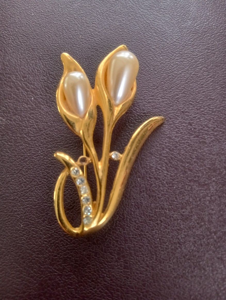 Calla Lilly Pin, Is This Mom's Favorite Flower?