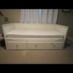 Queen Bed 