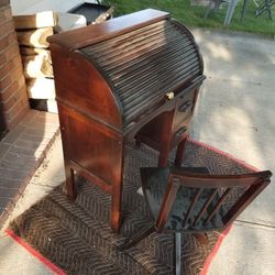 1920's Child's Rolltop Desk With Chair 