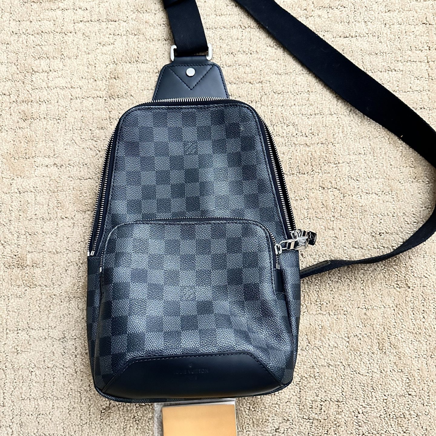 Louis Vuitton Avenue Slingbag for Sale in Irwindale, CA - OfferUp