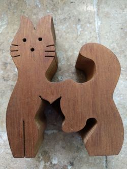 3.5x 4.5 wooden kitty