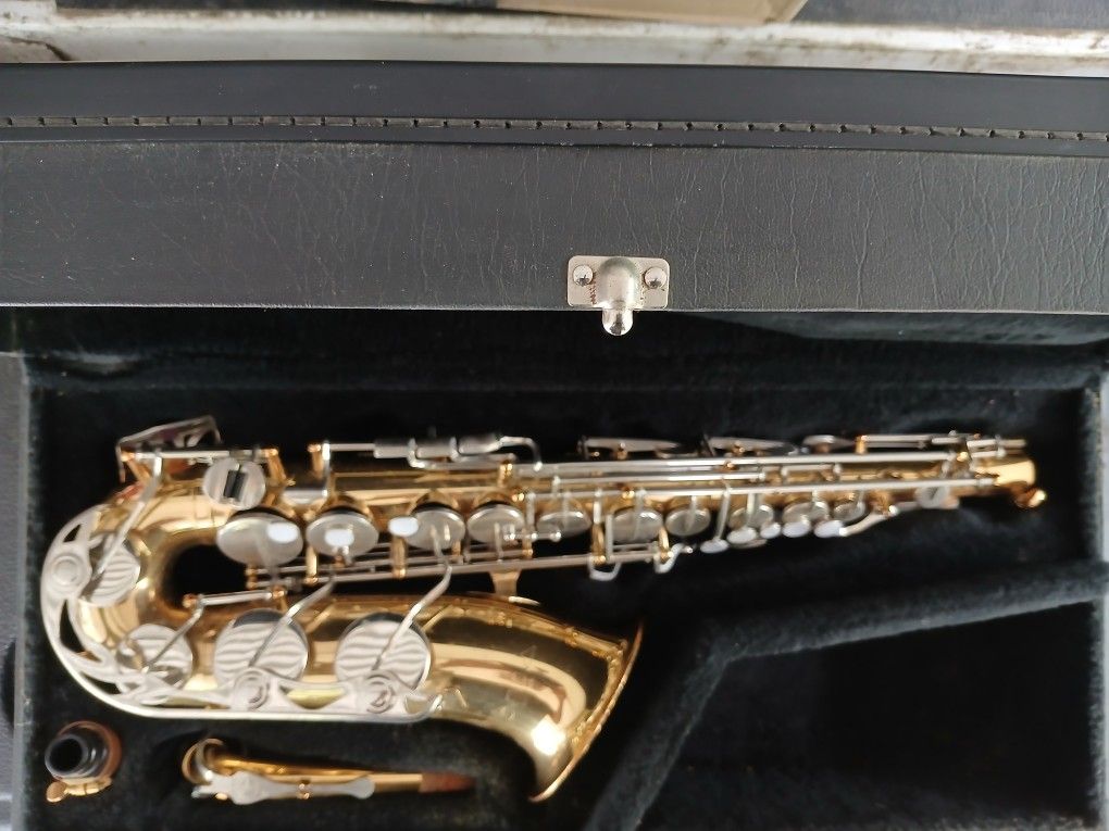Vito Alto Saxophone In Excellent Condition