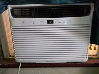 Frigidaire Large Window AC unit (works)