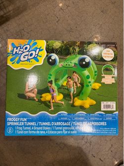 Froggy Fun Sprinkler Tunnel