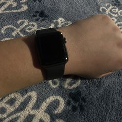 Apple Watch Series 3 38mm Comes With Charger And Extra sports band 