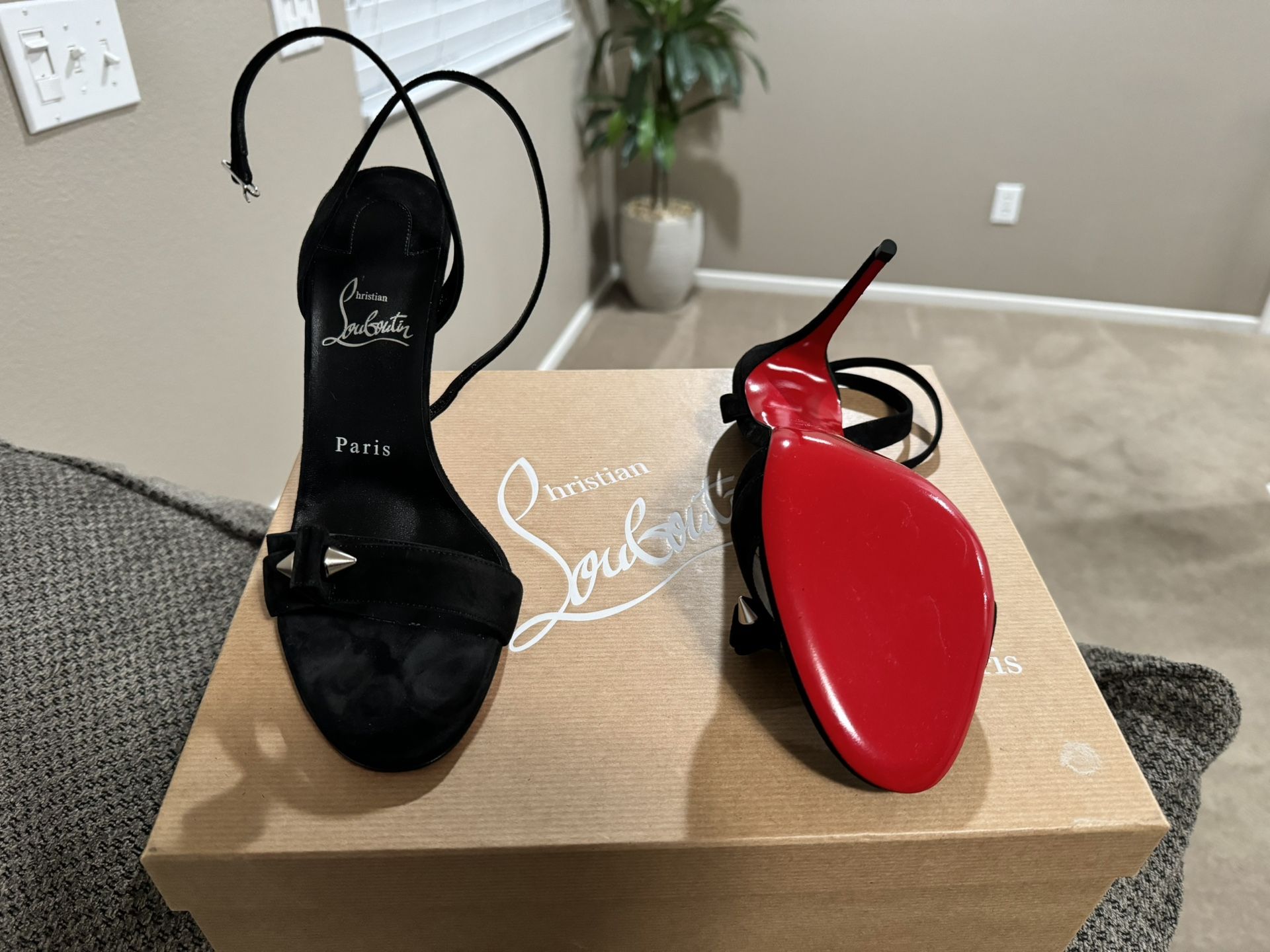 Christian Louboutin RED BOTTOMS Authentic