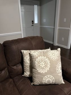 Throw Pillow (2X10.00)