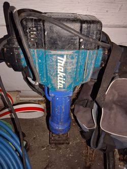Makita 70lb BREAKER HAMMER