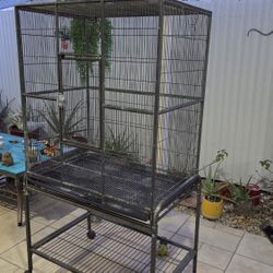 Jaula Negra Para Aves En Buenas Condiciones 