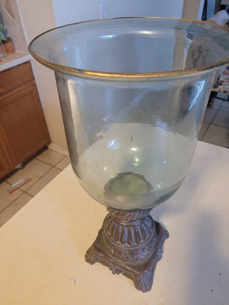 Unique Flower vase with glass top.